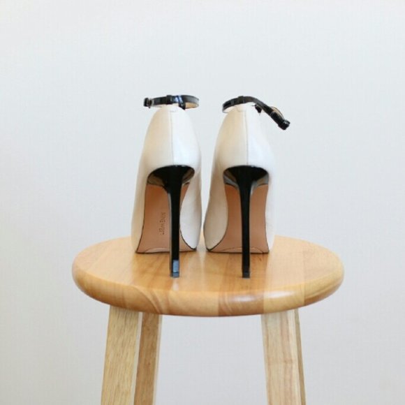 NINE WEST Lavish T-Strap Pumps Heels - Picture 11 of 13